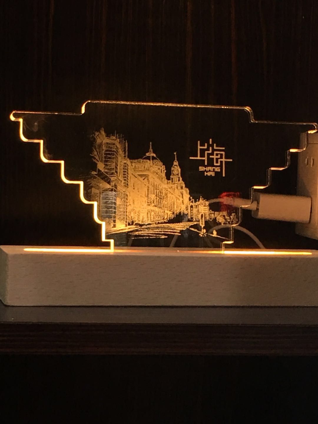 玻璃里面有立體圖案是怎么激光內(nèi)雕出來(lái)的