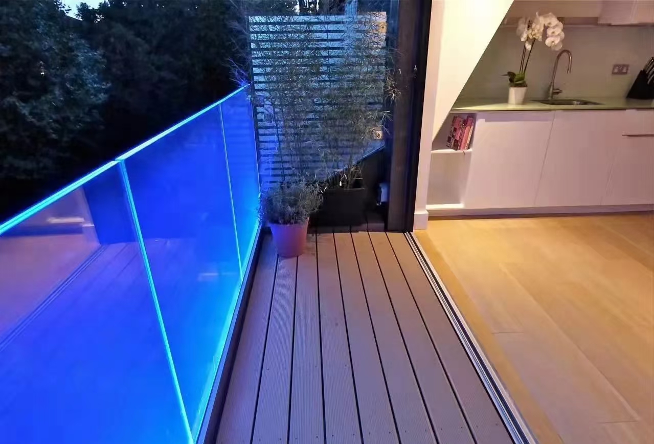 透明導(dǎo)光玻璃 玻璃護(hù)欄提升的好搭檔